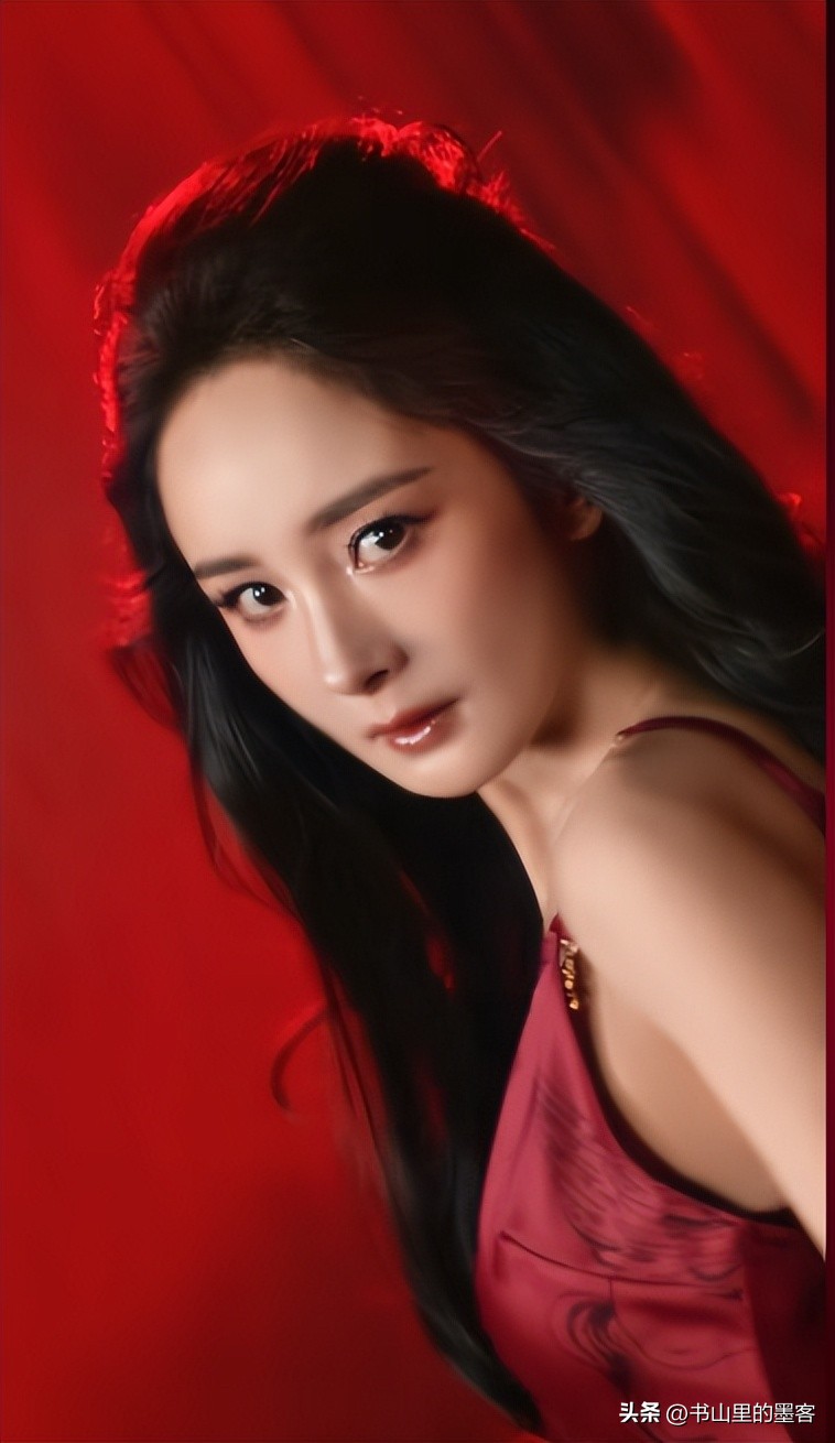 杨幂微博之夜风波_杨幂近期照片2026_杨幂AWE展会造型争议