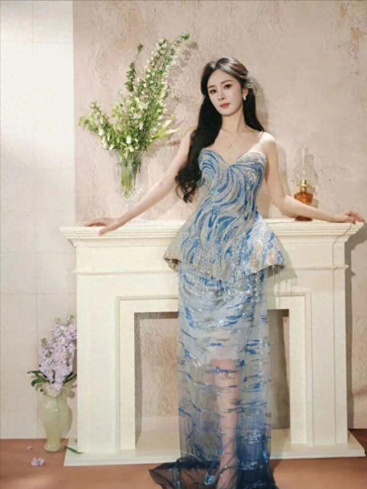 杨幂上海高定活动_杨幂近期照片2026_杨幂海洋主题礼服