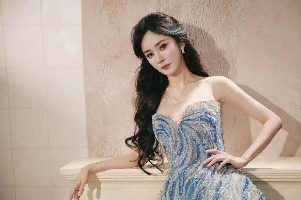 杨幂近期照片2026_杨幂海洋主题礼服_杨幂上海高定活动