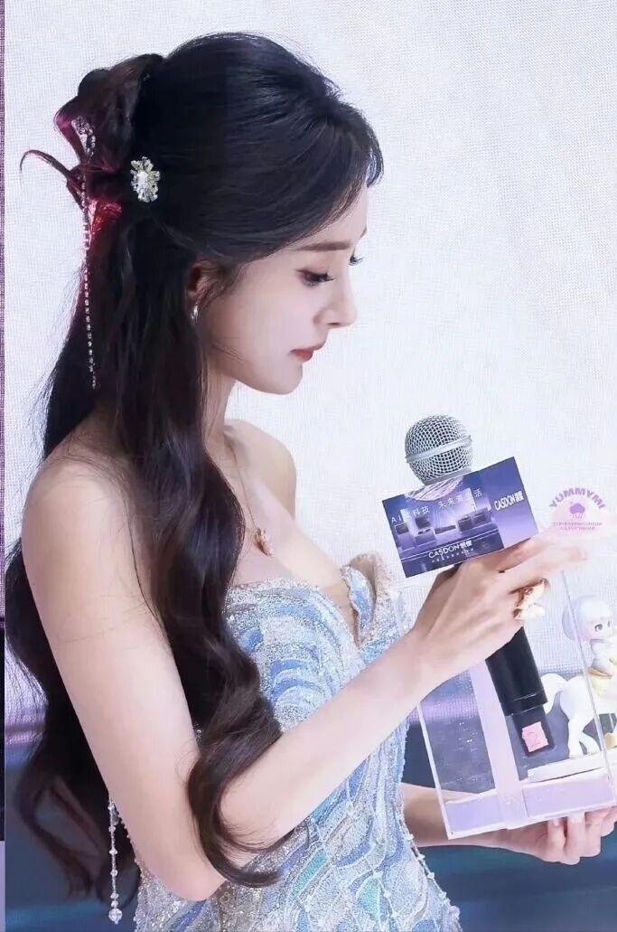 杨幂海洋主题礼服_杨幂近期照片2026_杨幂上海高定活动