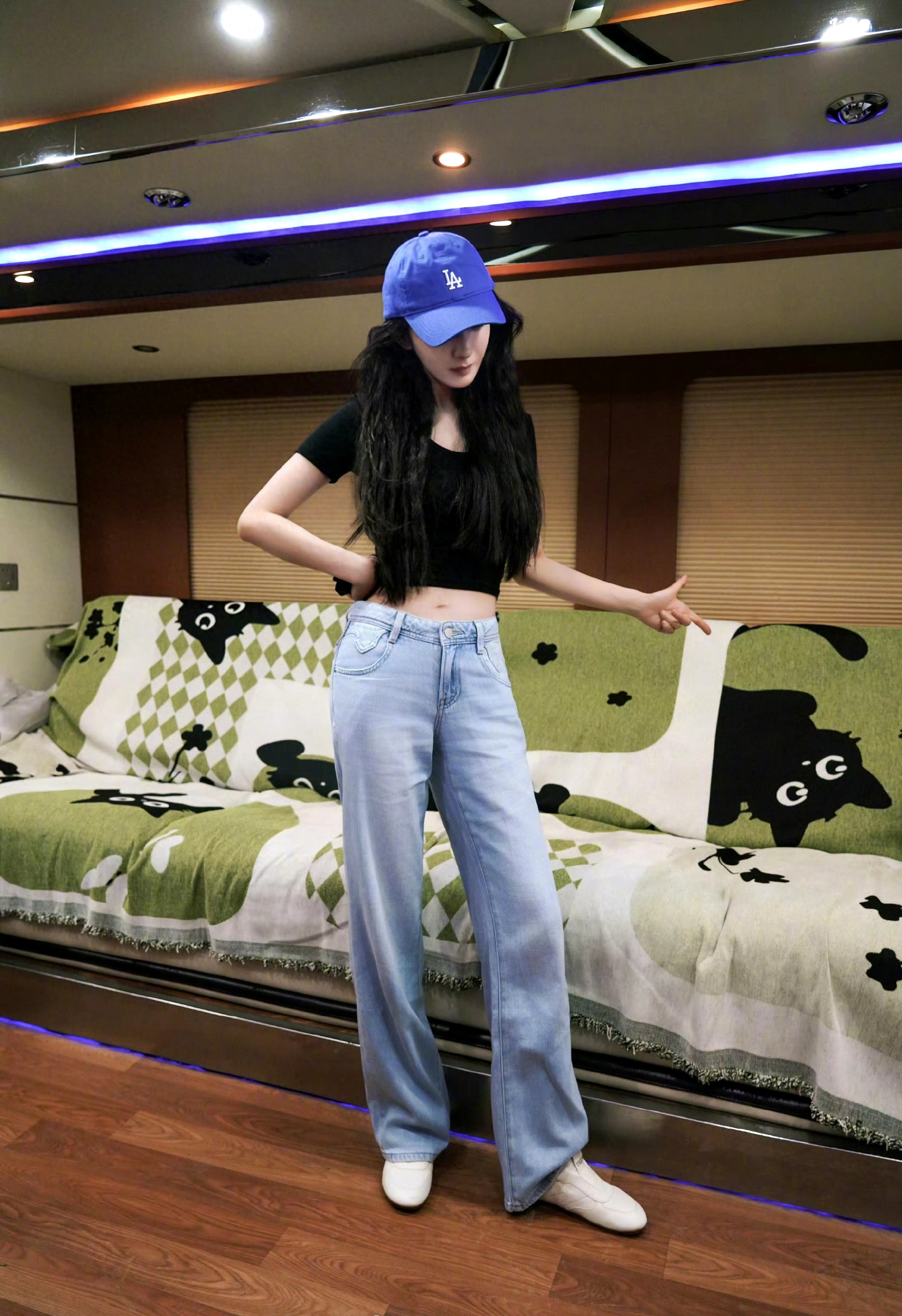 2026年4月杨幂及脐长发_杨幂最新活动路透生图_杨幂近期照片2026