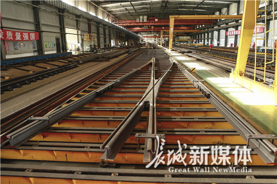 中铁山桥嵌入式单开道岔研制成功_现代有轨电车60R2钢轨6号嵌入式单开道岔_9号单开道岔图纸