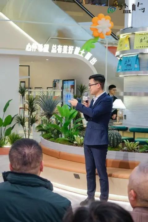 武汉新唐万科广场_武汉市首家商场内城市书房_武汉市新唐万科广场盐屿城市书房