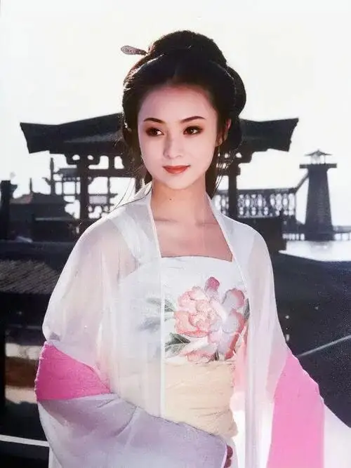 陈建斌蒋勤勤婚礼_蒋勤勤50岁生日陈建斌宠溺_蒋勤勤陈建斌浪漫互动