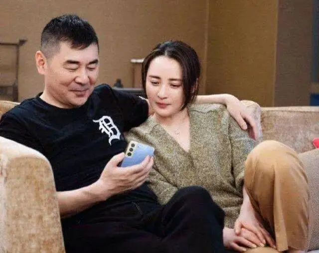 陈建斌蒋勤勤婚礼_蒋勤勤50岁生日陈建斌宠溺_蒋勤勤陈建斌浪漫互动