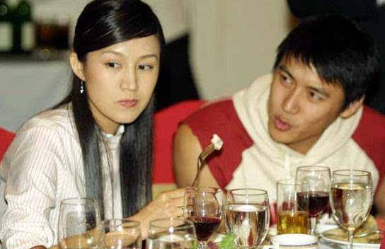 蒋勤勤陈建斌婚姻幸福故事_陈建斌蒋勤勤婚礼_陈建斌蒋勤勤执手16年浪漫