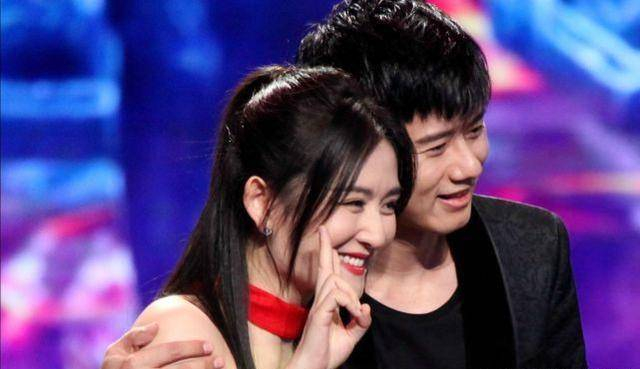 蒋勤勤陈建斌婚姻幸福故事_陈建斌蒋勤勤婚礼_陈建斌蒋勤勤执手16年浪漫