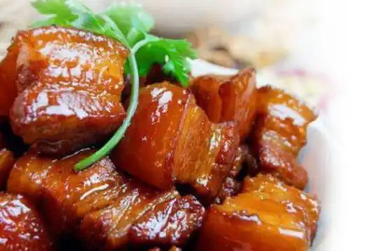 东方不败与杨莲亭关系解读_东方不败和杨莲亭_金庸东方不败人物分析