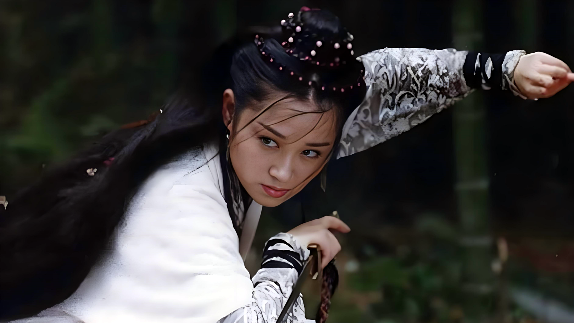 东方不败杨莲亭权力斗争日月神教_黑木崖之战东方不败绣花针战力_东方不败和杨莲亭