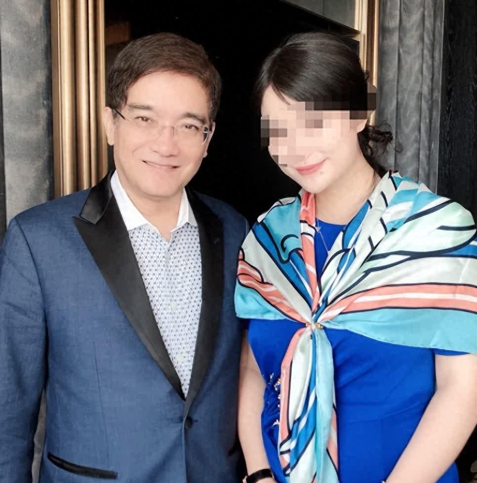 郎咸平被妻子拿捏_郎咸平直播翻车现场_财经郎咸平努力运气