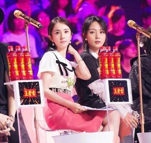 周笔畅 杨幂 快乐大本营_周笔畅杨幂友谊故事_杨幂和周笔畅互怼日常