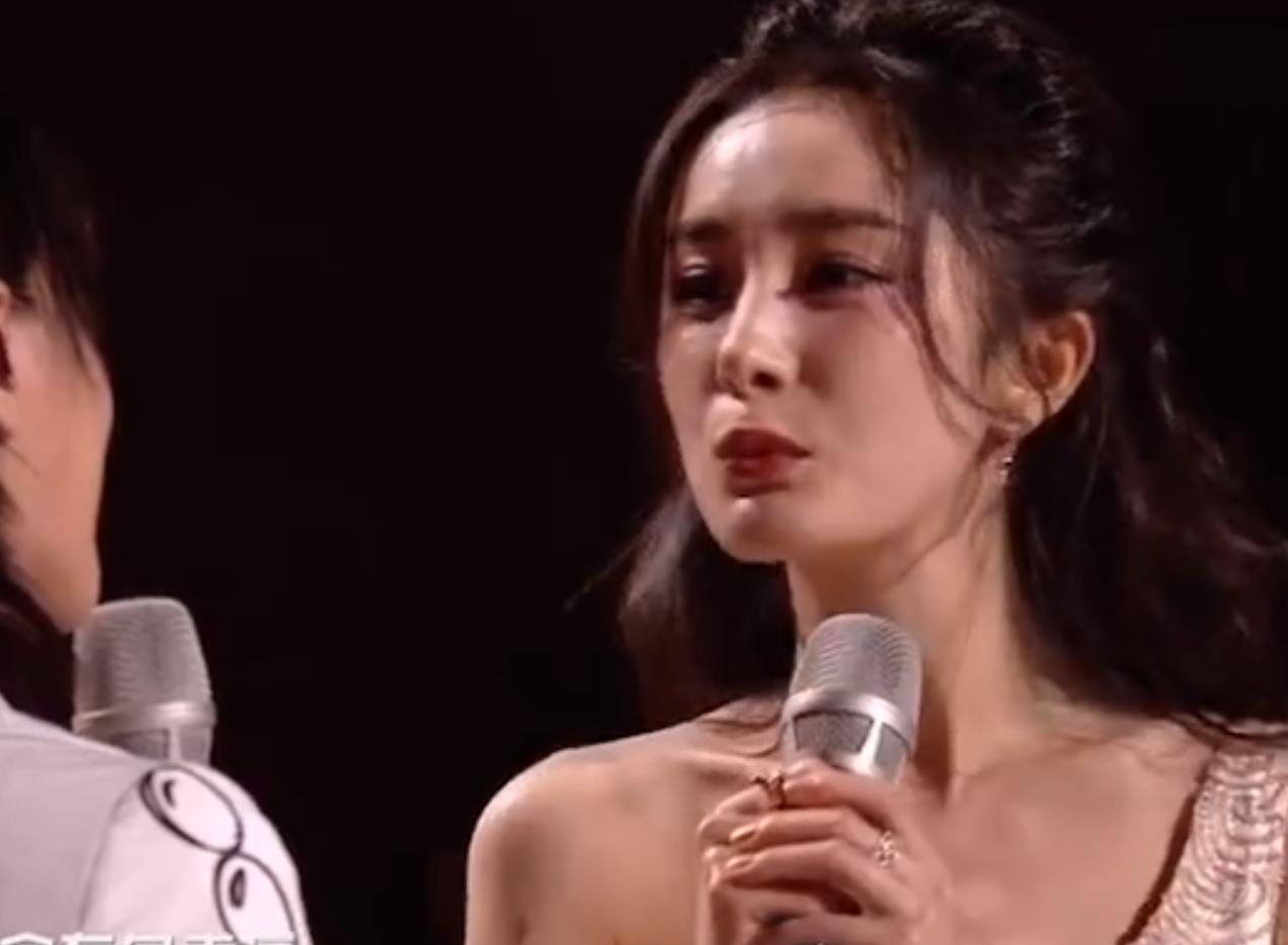 杨幂周笔畅舞台合作_周笔畅 杨幂 快乐大本营_杨幂周笔畅闺蜜友谊