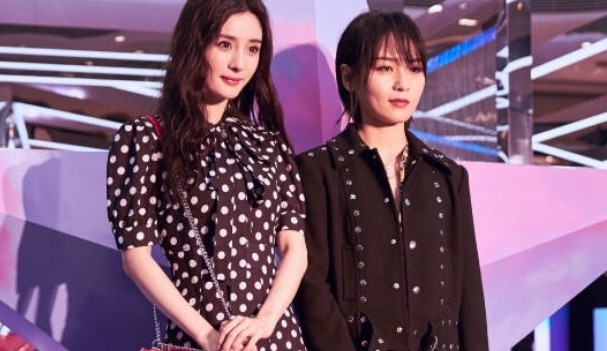 杨幂周笔畅舞台合作_周笔畅 杨幂 快乐大本营_杨幂周笔畅闺蜜友谊