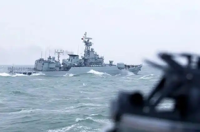 053H3护卫舰现代化改装 红旗10近程舰空导弹 630近防炮_053d型护卫舰