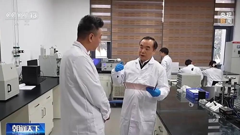 柔性太阳能电池太空应用场景_叠层柔性电池效率稳定性突破_薄膜太阳能电池的封装形式