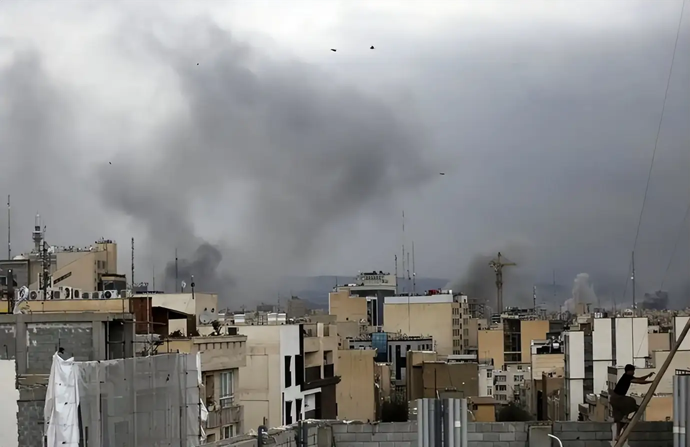 福特号航母中东火灾_美军最强航母_美军航母维修撤离