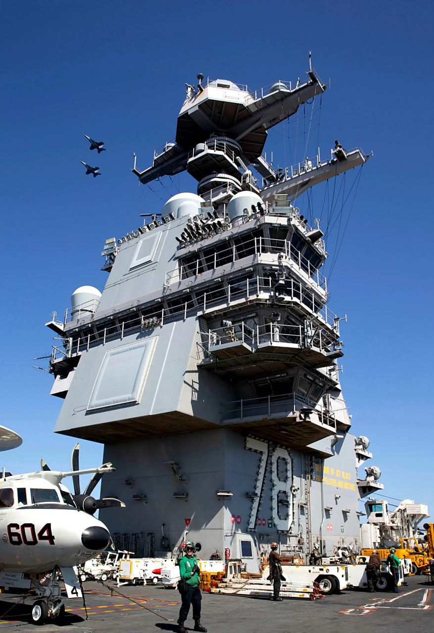 美军最强航母_美国福特号航母厕所故障_