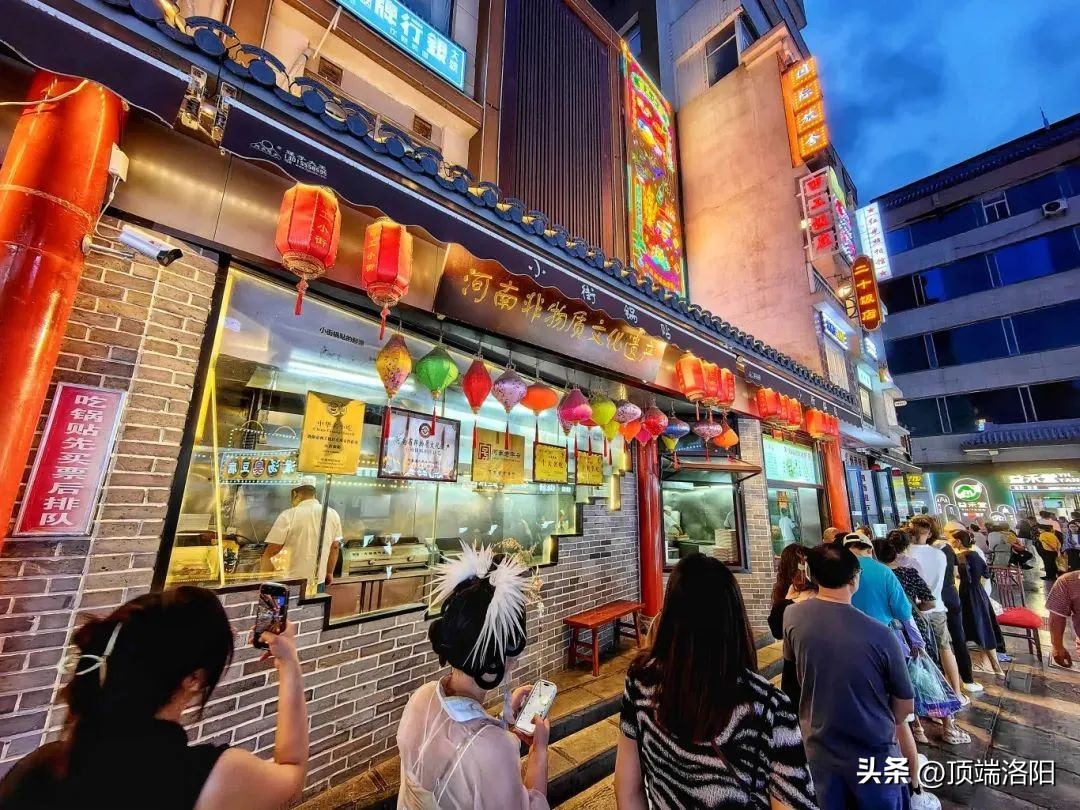 洛阳周王城广场夜景_洛阳自驾游去烧烤_洛阳西工小街美食