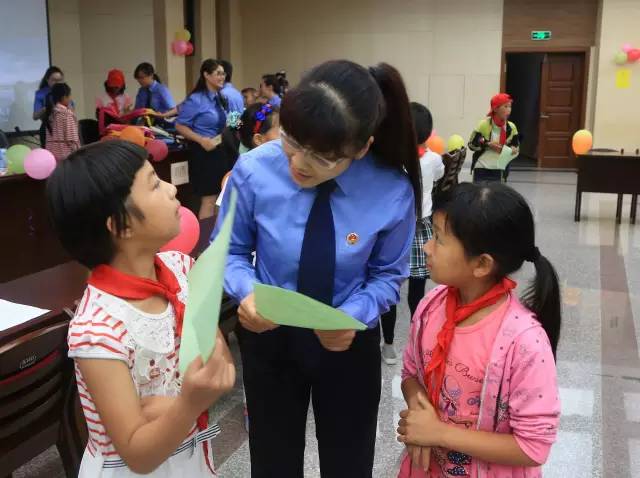 建德市检察院三八节特别系列_建德市领导_反贪女战士李玲