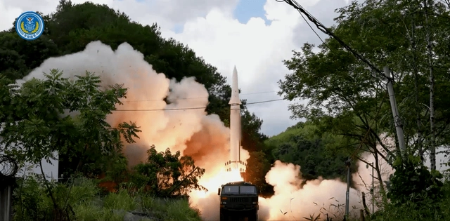 美国里根号航母打击群接近台湾_解放军台海军事行动分析_里根号航母参观