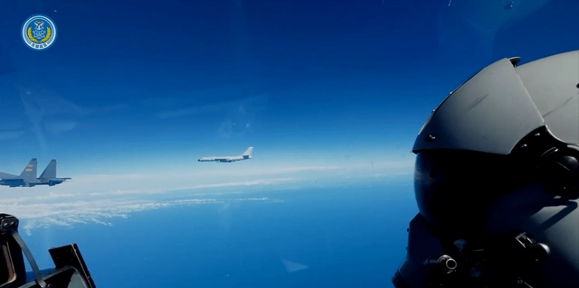 解放军台海军事行动分析_美国里根号航母打击群接近台湾_里根号航母参观