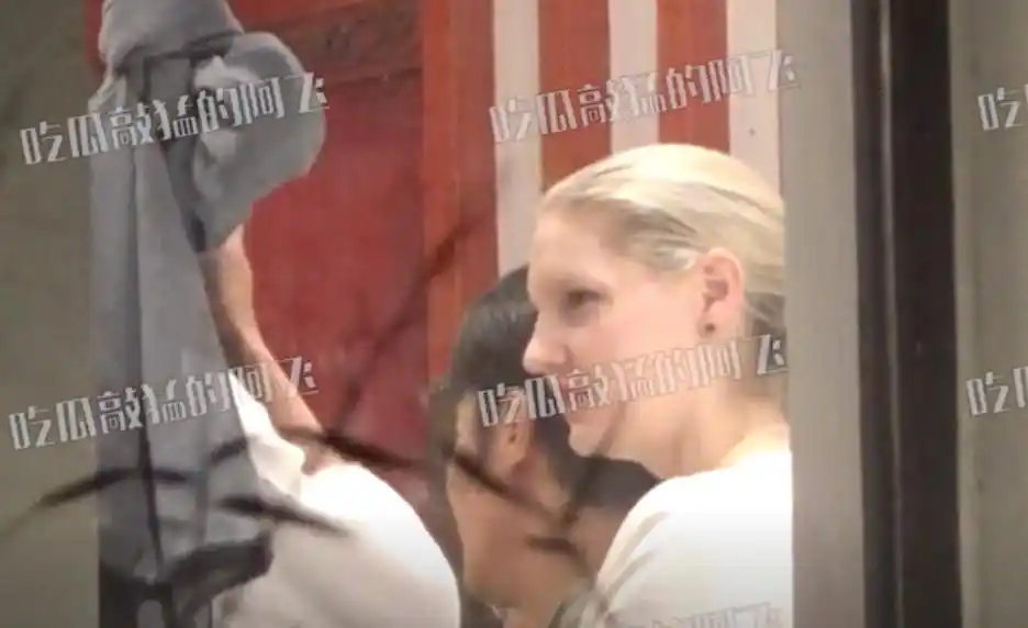 撒贝宁老婆李白出门聚会_撒贝宁和李白恩爱照片_撒贝宁老婆图片大全