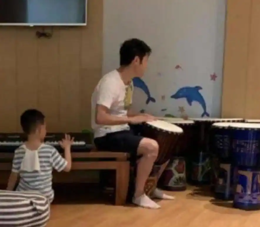 撒贝宁老婆李白出门聚会_撒贝宁和李白恩爱照片_撒贝宁老婆图片大全