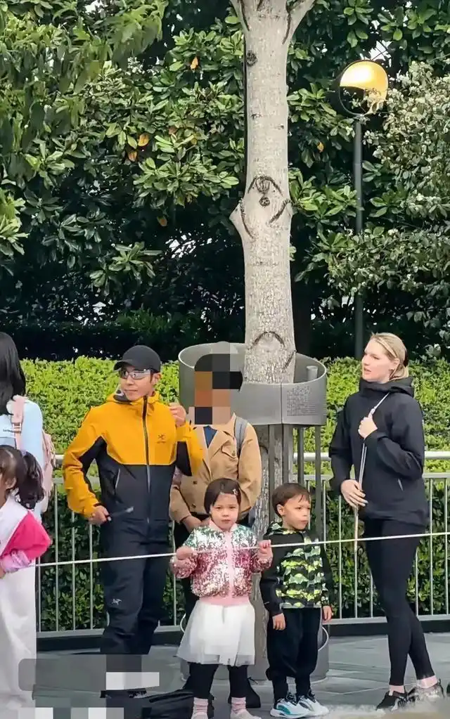 撒贝宁老婆图片大全_撒贝宁妻子穿搭风格_撒贝宁一家幸福生活