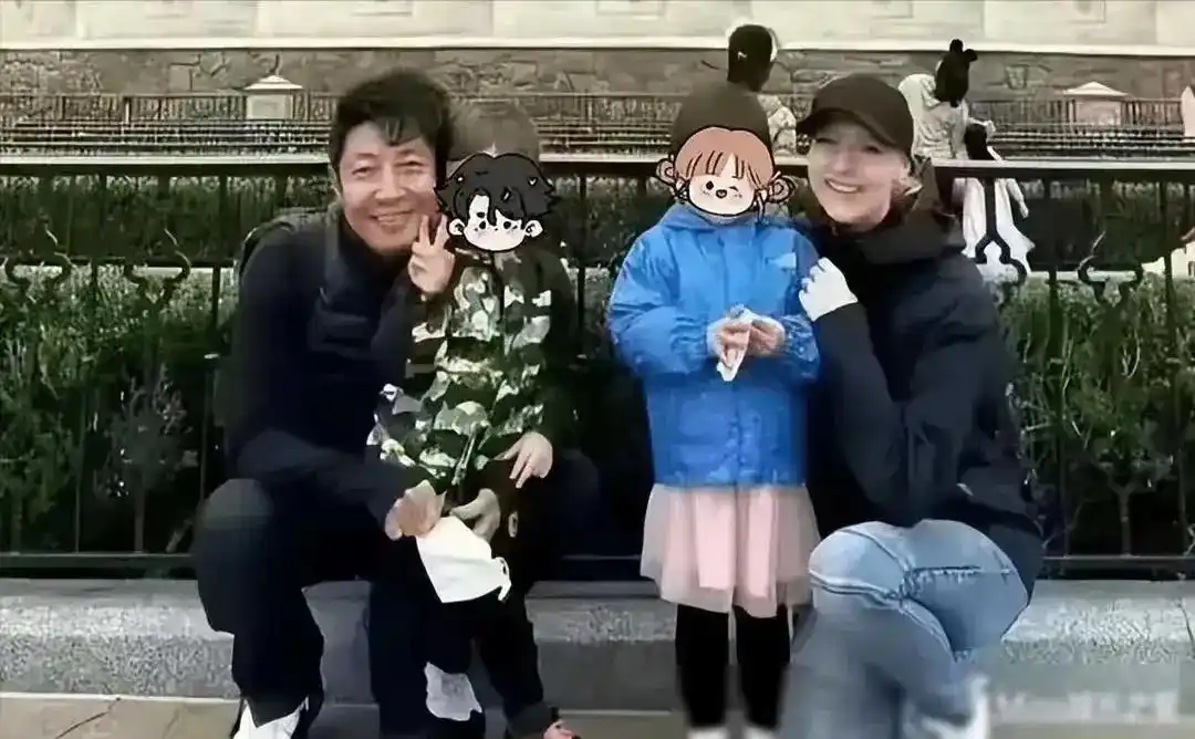 撒贝宁老婆图片大全_撒贝宁李白龙凤胎日常_撒贝宁一家四口南京游玩