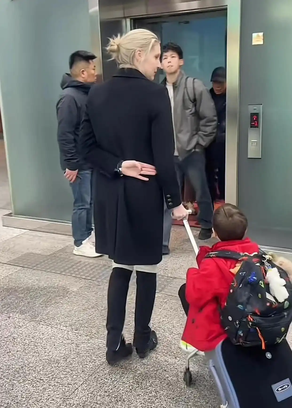 撒贝宁老婆图片大全_撒贝宁年龄50岁_撒贝宁一家四口旅行