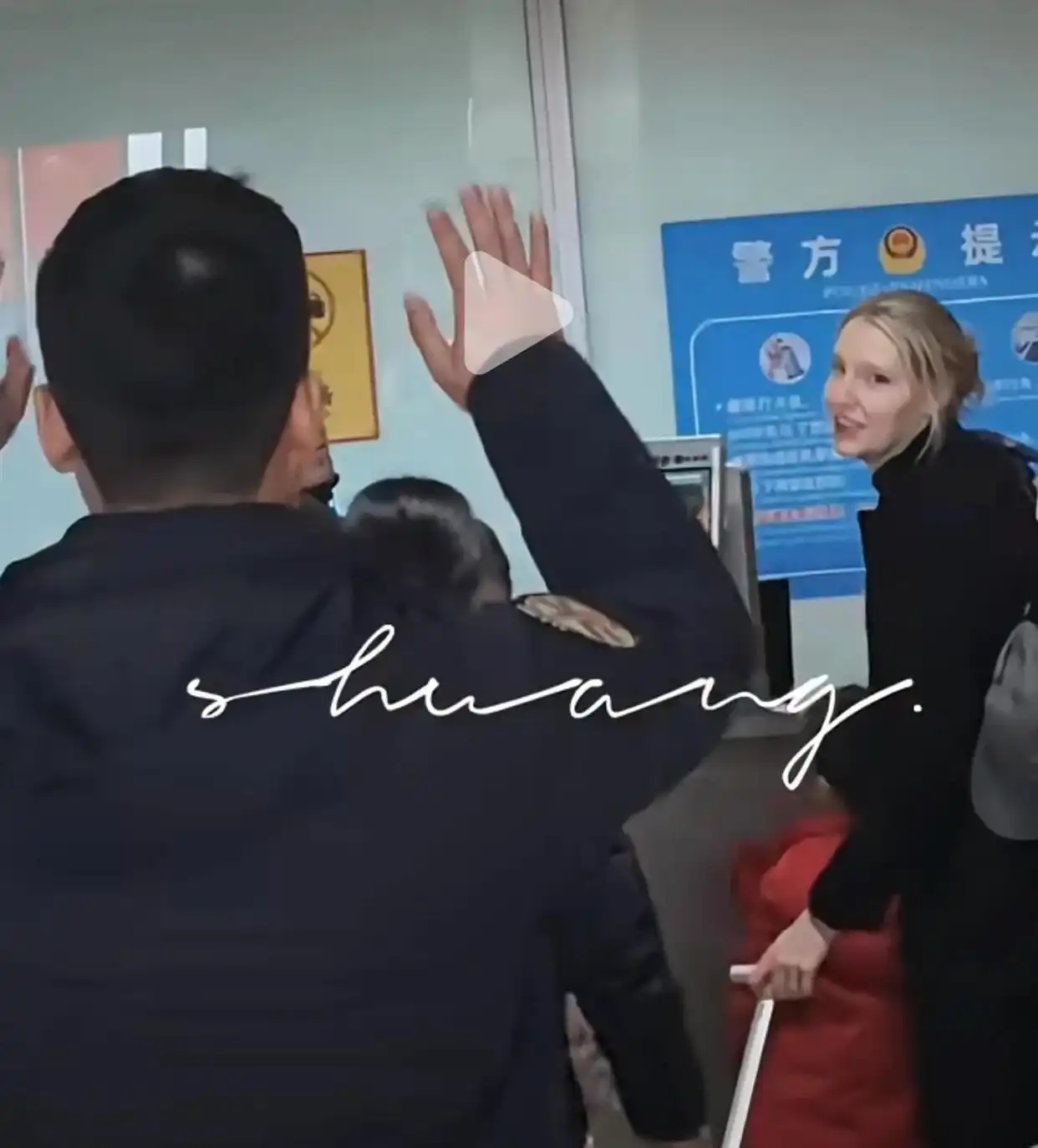 撒贝宁一家四口旅行_撒贝宁年龄50岁_撒贝宁老婆图片大全