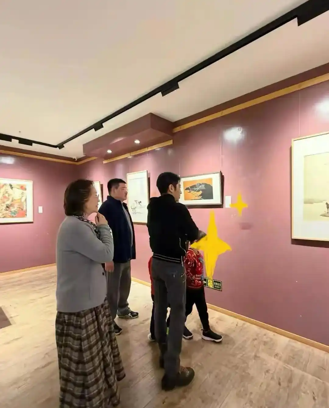 撒贝宁老婆图片大全_撒贝宁一家四口旅行_撒贝宁年龄50岁