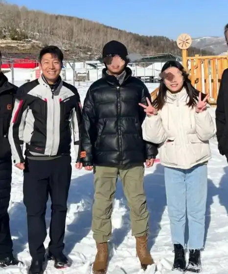 撒贝宁老婆图片大全_撒贝宁一家四口滑雪_撒贝宁天津滑雪场偶遇
