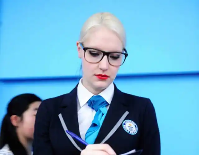 撒贝宁一家四口滑雪_撒贝宁天津滑雪场偶遇_撒贝宁老婆图片大全