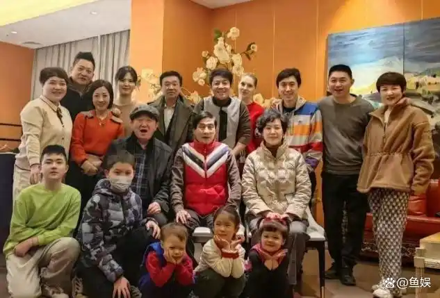 撒贝宁老婆图片大全_撒贝宁全家福_撒贝宁龙凤胎孩子