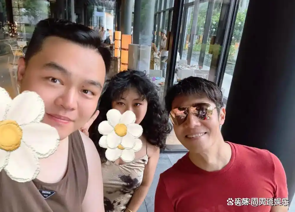 撒贝宁老婆图片大全_撒贝宁前女友经历_撒贝宁家庭生活