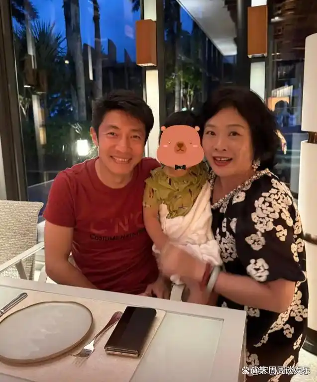 撒贝宁前女友经历_撒贝宁老婆图片大全_撒贝宁家庭生活