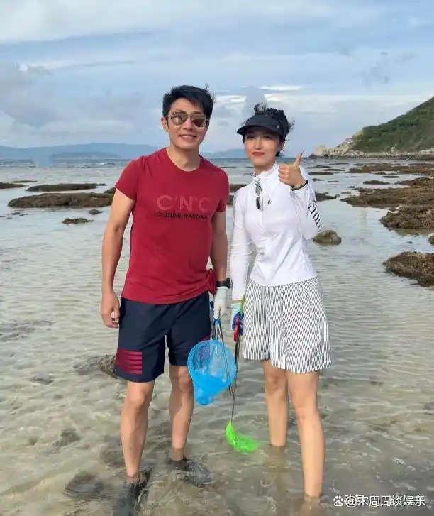 撒贝宁前女友经历_撒贝宁老婆图片大全_撒贝宁家庭生活