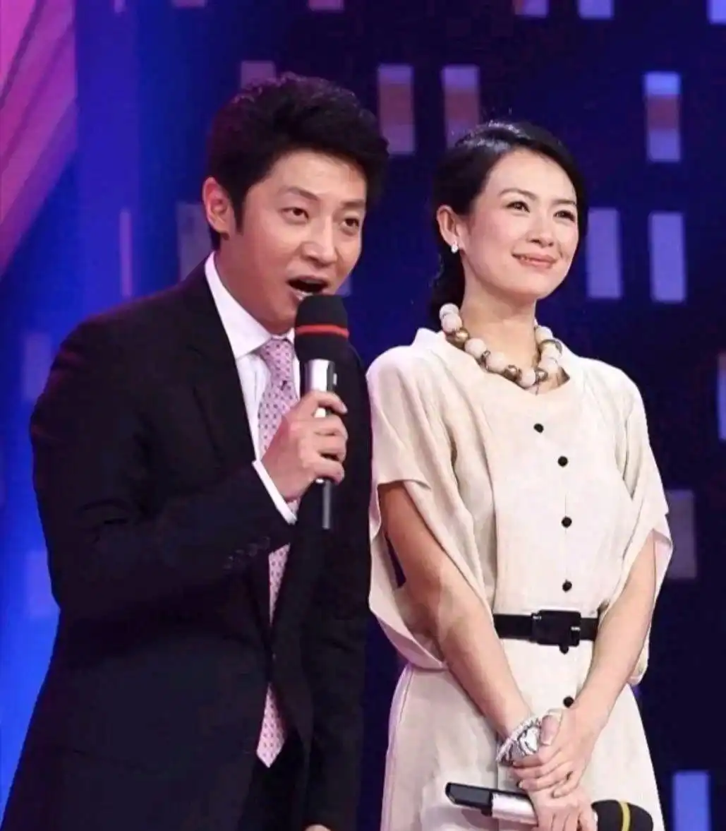 撒贝宁老婆图片大全_撒贝宁妻子机场_撒贝宁个人魅力分析