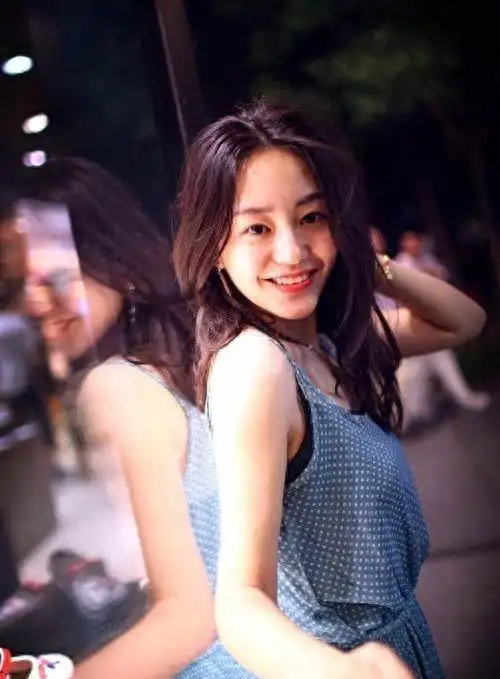 撒贝宁妻子机场_撒贝宁老婆图片大全_撒贝宁个人魅力分析