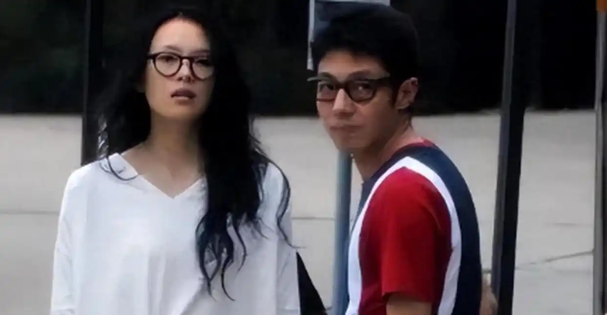 撒贝宁个人魅力分析_撒贝宁老婆图片大全_撒贝宁妻子机场