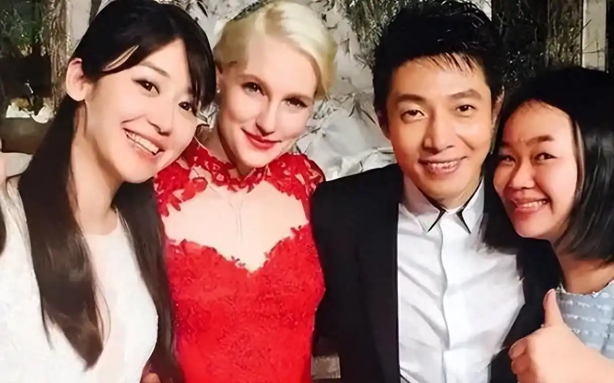 撒贝宁老婆图片大全_撒贝宁妻子机场_撒贝宁个人魅力分析