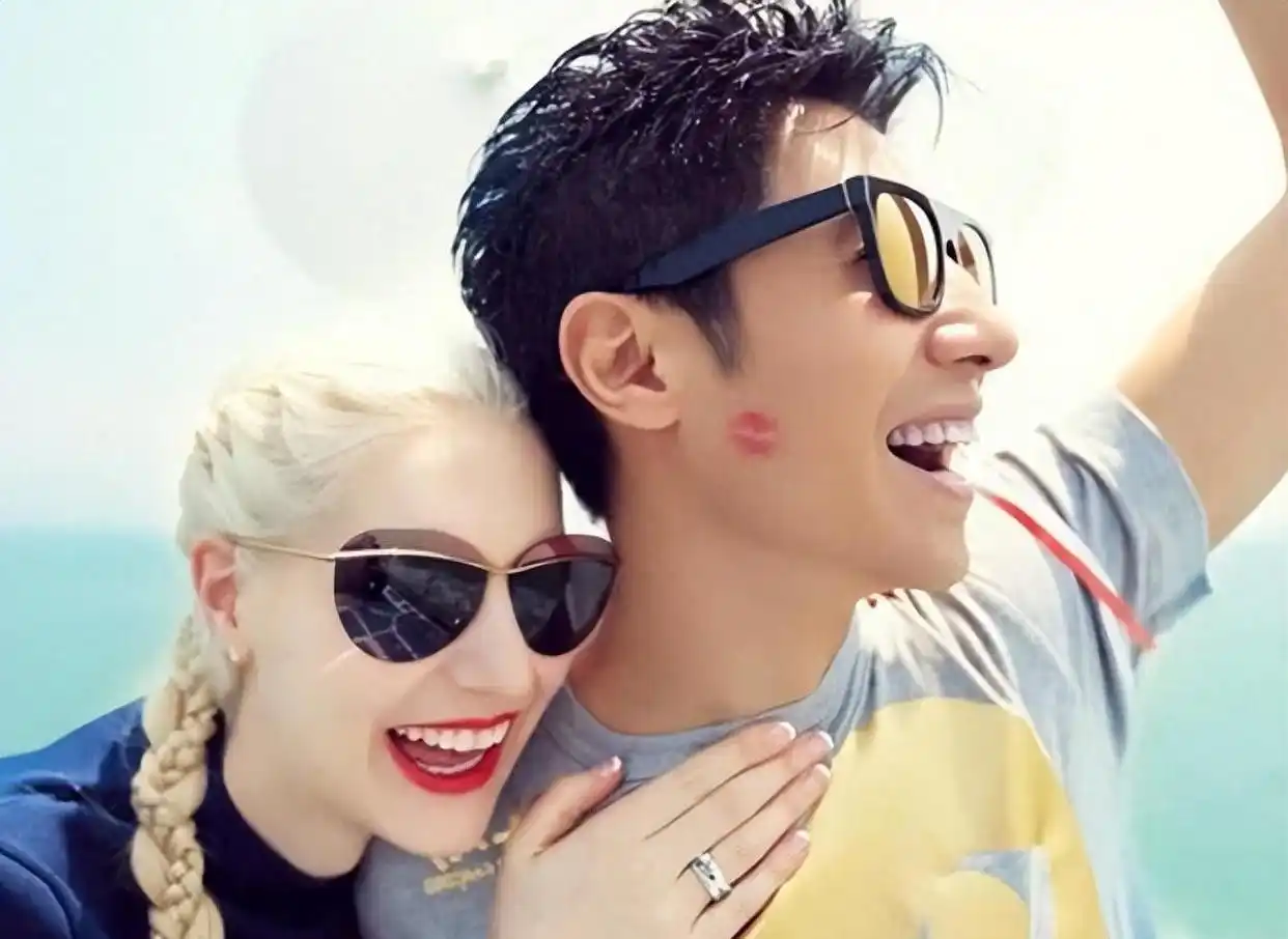 撒贝宁老婆图片大全_撒贝宁个人魅力分析_撒贝宁妻子机场