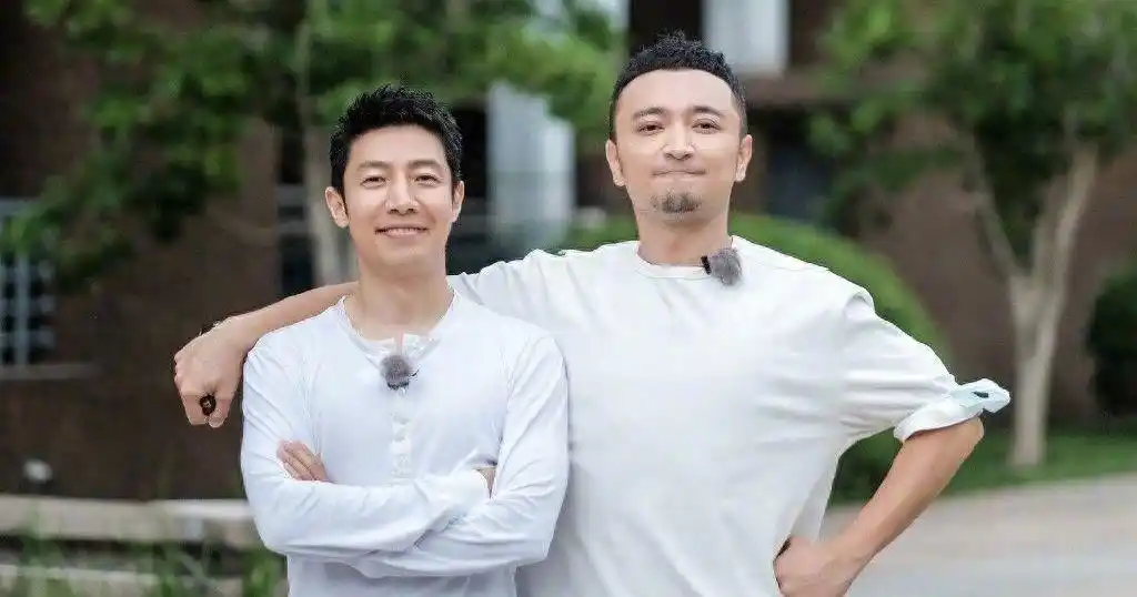 撒贝宁个人魅力分析_撒贝宁老婆图片大全_撒贝宁妻子机场