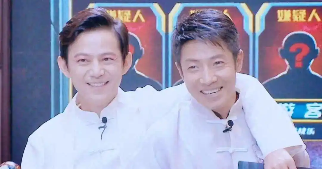 撒贝宁个人魅力分析_撒贝宁老婆图片大全_撒贝宁妻子机场