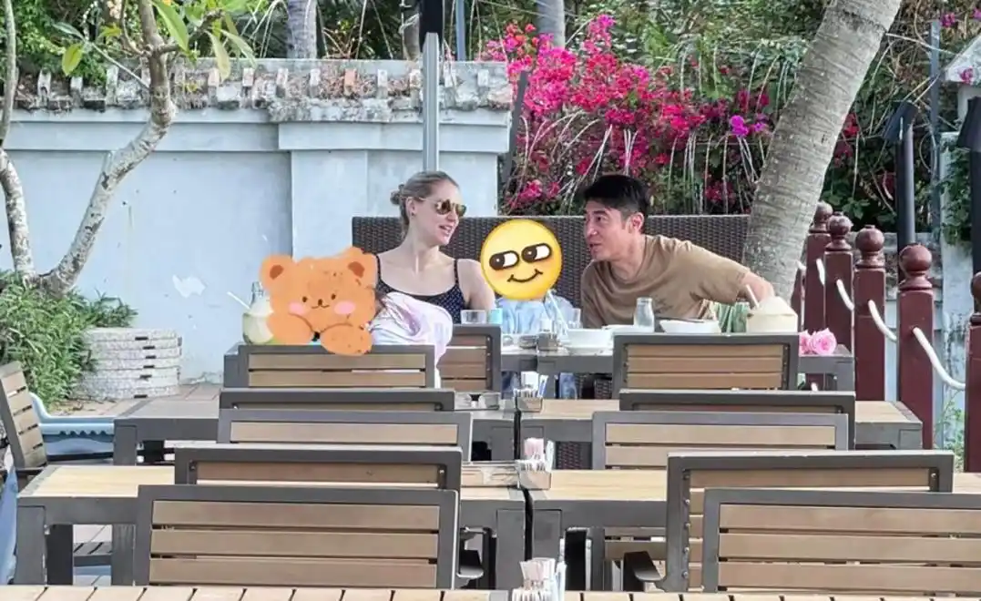 撒贝宁三亚带娃出游_撒贝宁一家四口海滩游玩_撒贝宁老婆图片大全