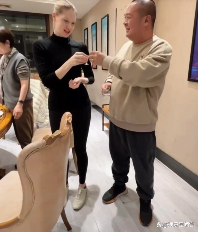 撒贝宁老婆图片大全_撒贝宁妹妹撒贝娜个人资料_撒贝宁妻子李白过年武汉