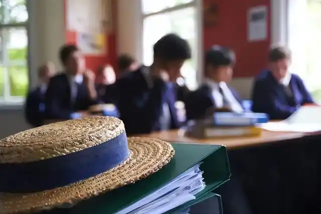 英国的贵族文化_全人教育理念_英国公学教育