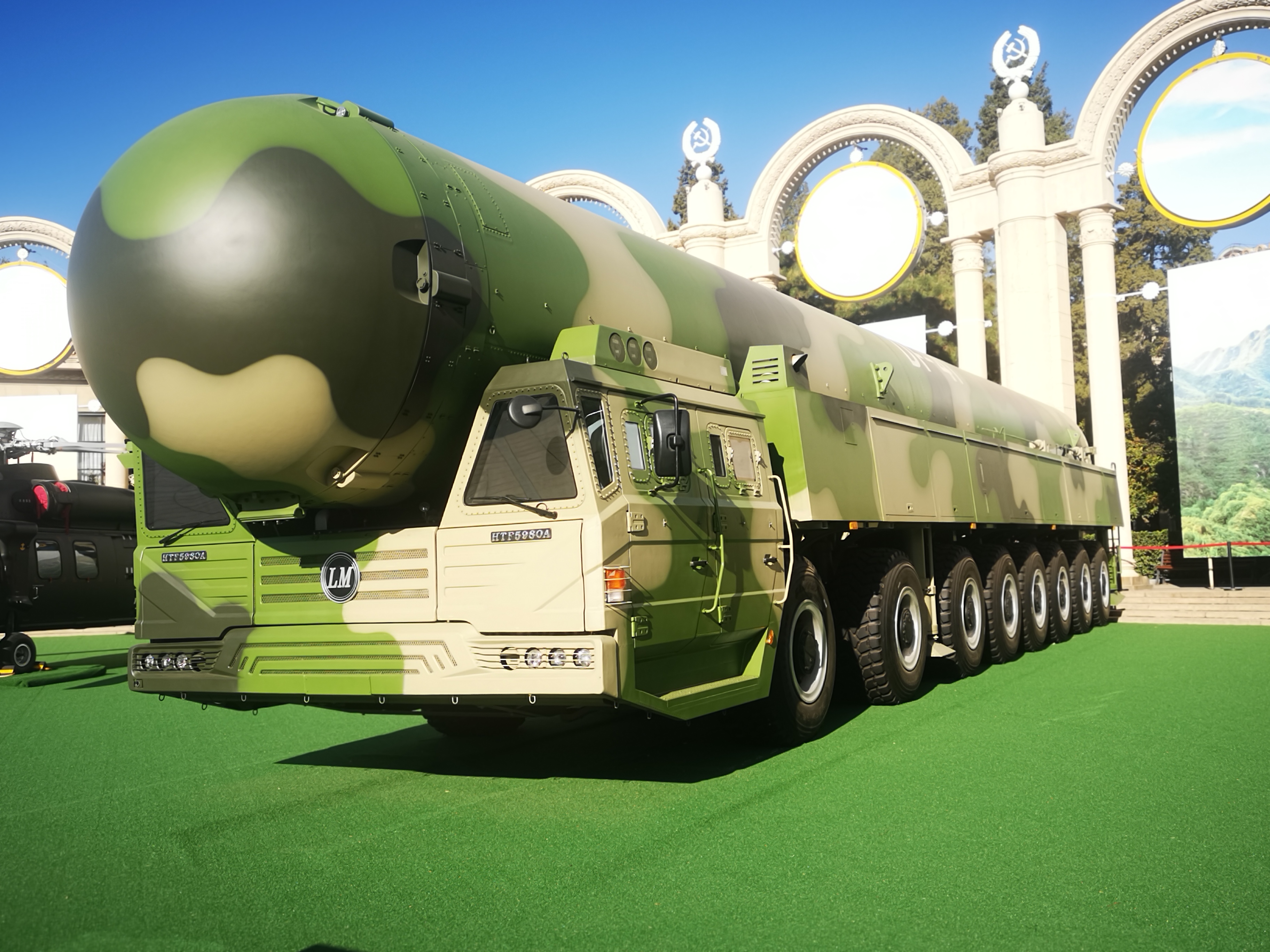 建军90周年阅兵图片_2025年国庆阅兵 新武器装备 无人作战方队