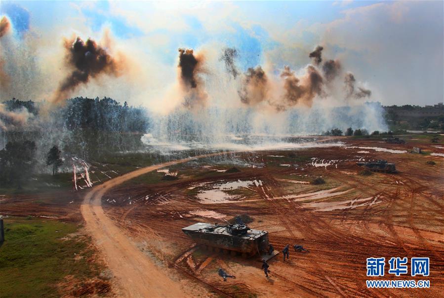 全面重塑 浴火重生 改革强军_建军90周年阅兵图片